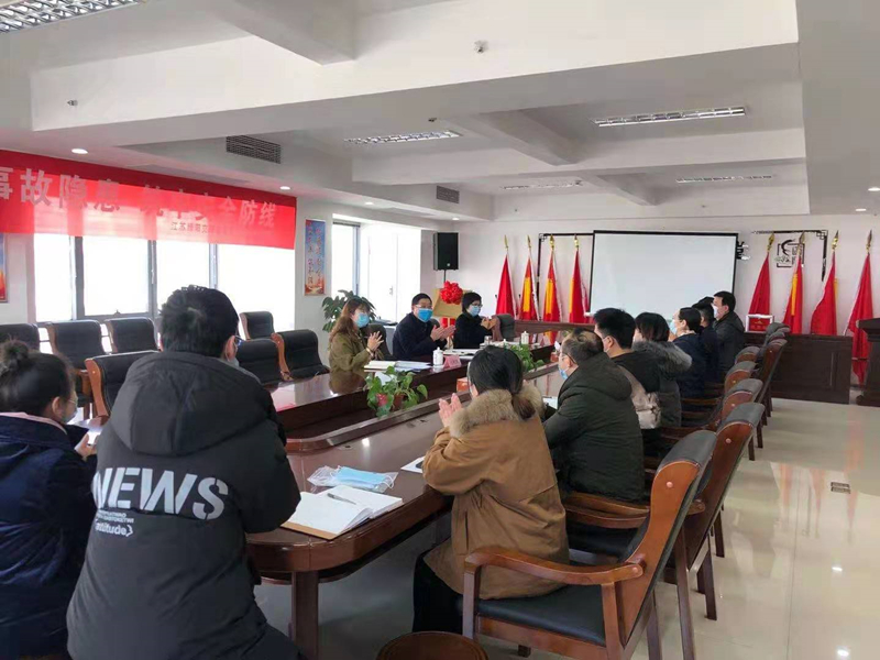 集團考核組對綠陽(yáng)板塊進(jìn)行2020年度年終考核.jpg