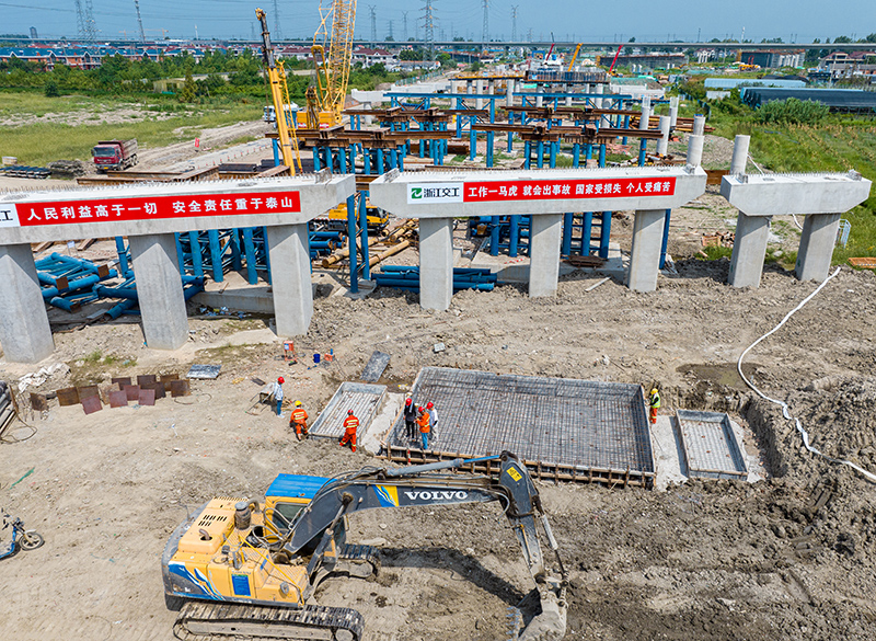 20220814六十一年來(lái)最熱天工現場(chǎng)_1.jpg